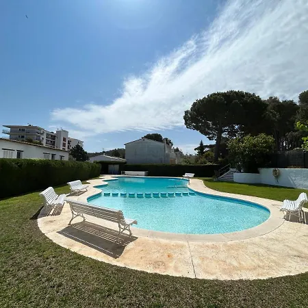 Casa Con Jardin Y Piscina Comunitaria Apartment