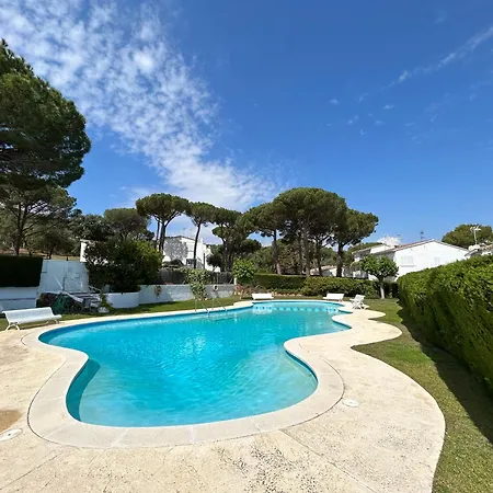 Casa Con Jardin Y Piscina Comunitaria Apartment
